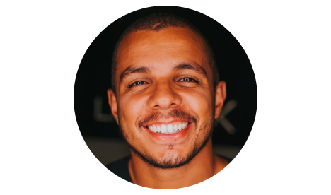 patient smiling at the camera after having a white tooth filling procedure. RENU Dental Services in Notting Hill