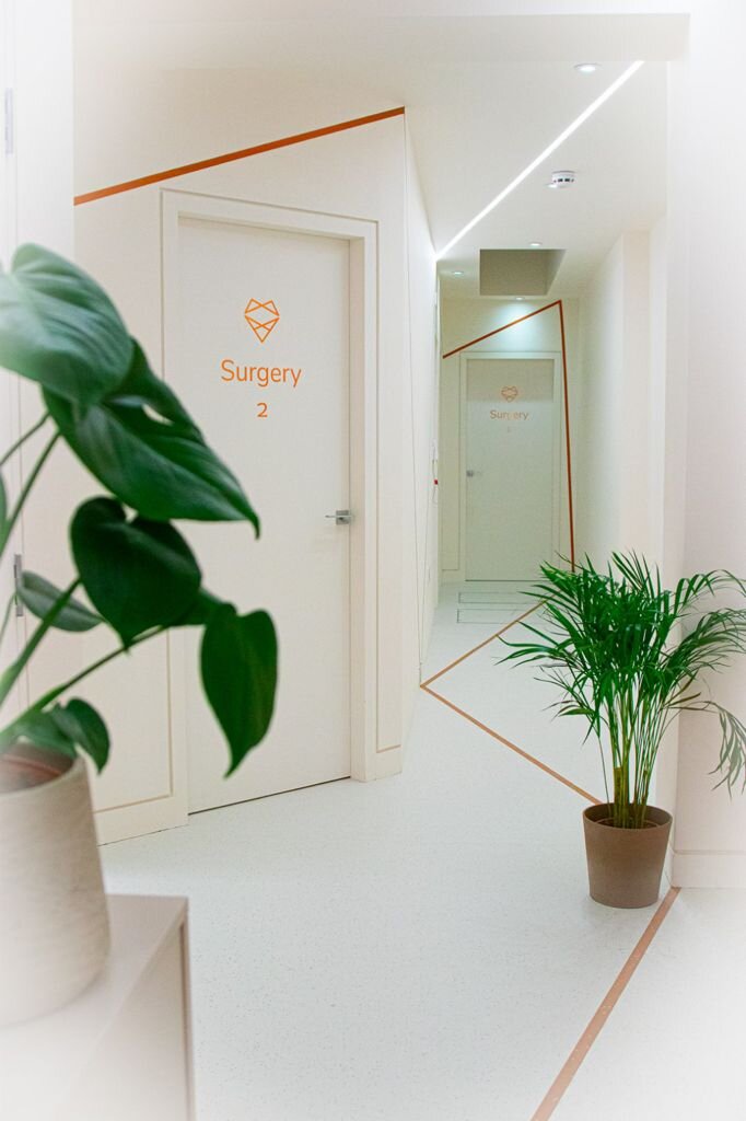 surgery room at notting hill dental clinic: renu dental and medispa